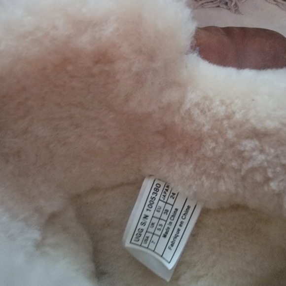 Ugg Beckley in chestnut color. Size 7 - Picture 4 of 9